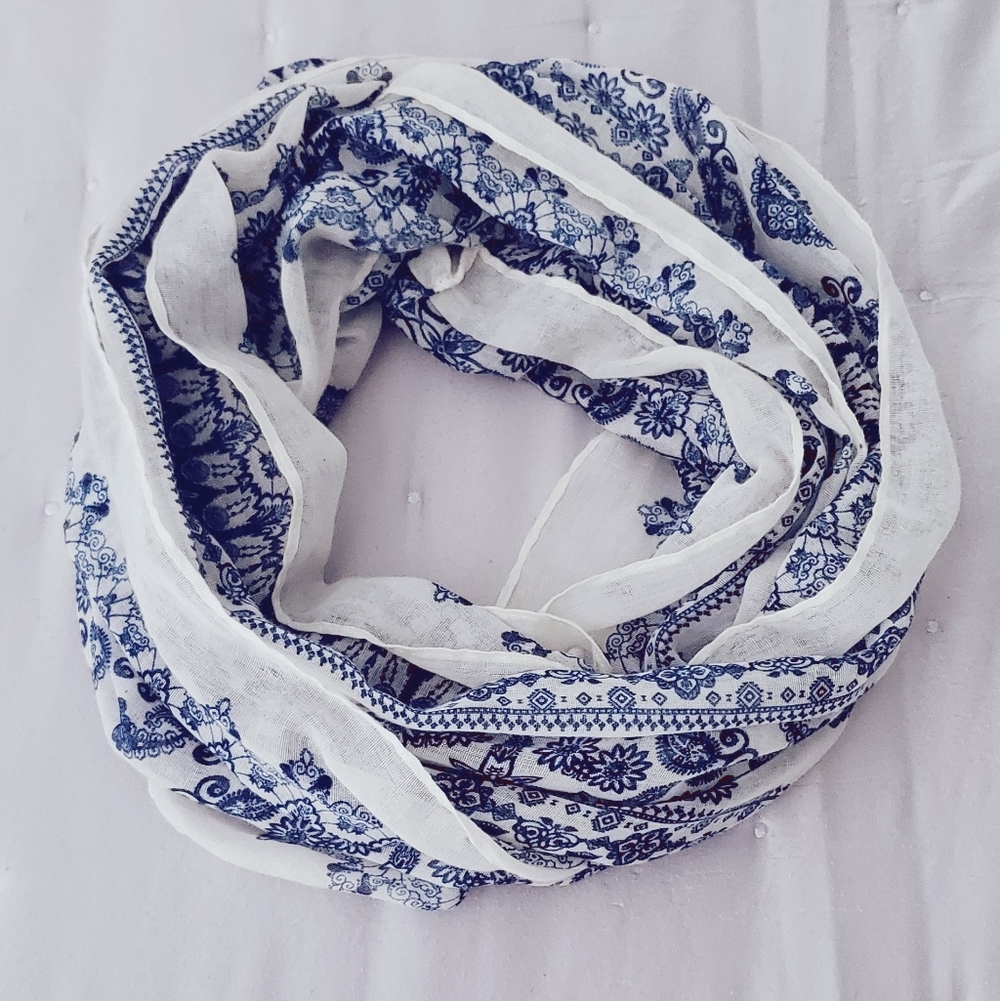 European Blue and White Paisley Infinity Scarf - Picture 4 of 5